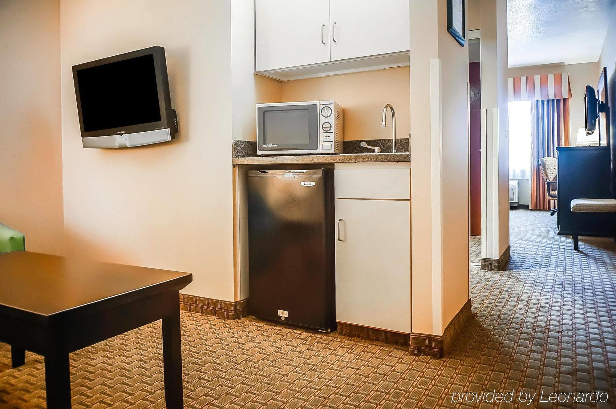 Quality Inn & Suites Розуэлл Экстерьер фото